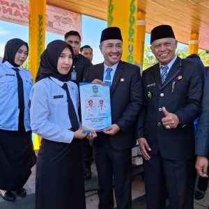 Wako Alfin Serahkan SK Pengangkatan CPNS Formasi Tahun 2024 Kepada 188 Orang