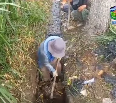 Pembersihan Saluran Drainase Jalan Pancasila. (Ist)
