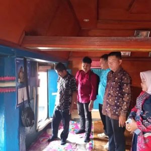 10 KK Desa Pondok Agung Menerima Bantuan Bedah Rumah