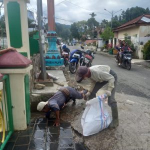 Drainase Masjid Agung Meluap, Wako Alfin: Stop Buang Sampah ke Parit dan Sungai