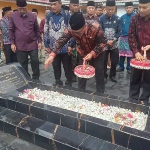 Mengenang Sang Pendiri Kota Sungai Penuh, Pemkot Ziarah ke Makam H. Fauzi Si’in 