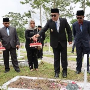 Wujud Penghormatan yang Mendalam, Wako Alfin Ziarah ke TMP Semumu dan Depati Parbo