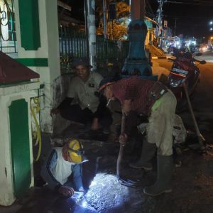 Respon Aduan Warga, Satgas Drainase PUTR Kota Sungai Penuh Bersihkan Saluran di Pondok Tinggi