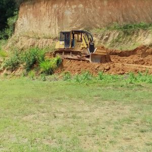 Pasca Longsor Lapangan PSKD Dibersihkan. Duwi: Terima Kasih Pak Wako atas Bantuannya