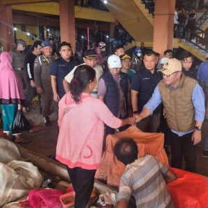 Tanjung Bajure Mulai Terlihat Rapi. Erni: Baru Ini Pemimpin Menemui Langsung Pedagang