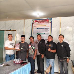 Jumat Barokah, LSM Semut Merah Bagikan Al-Qur’an dan Santunan untuk Yayasan Al Kahfi Kalam Madani